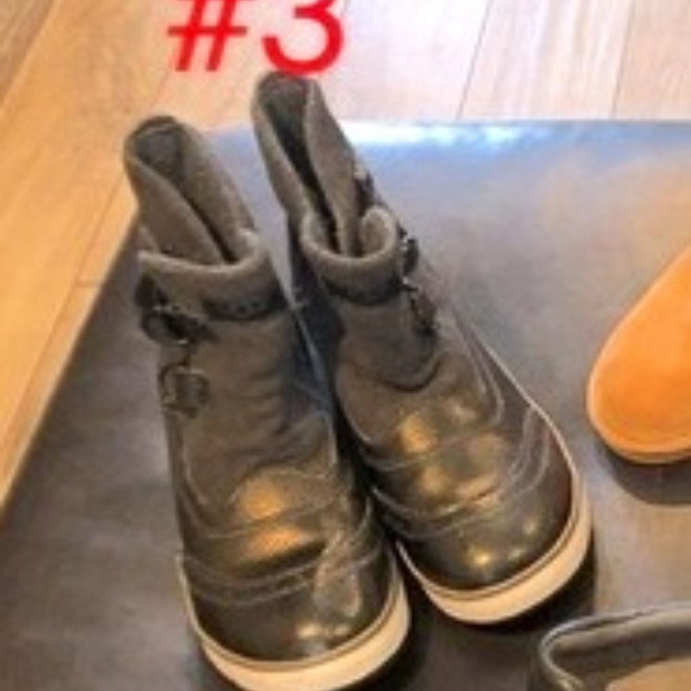 Black Ugg boots